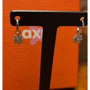 925 Sterling Silver Daisy Huggie Hoop Moissanite Earrings 1.17CTW NWT $350 MSRP